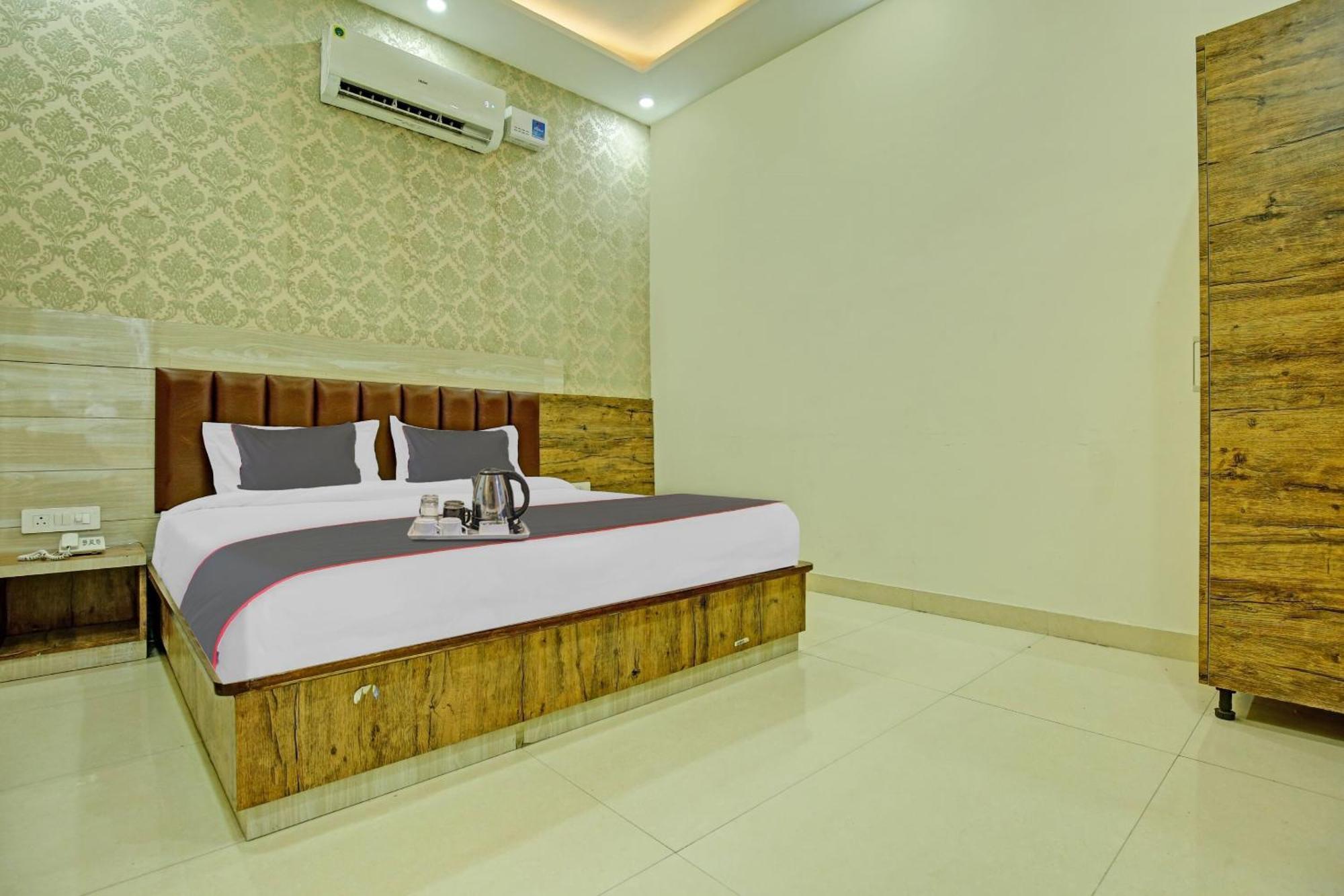 Collection O Rd Hotel Zirakpur Exterior photo