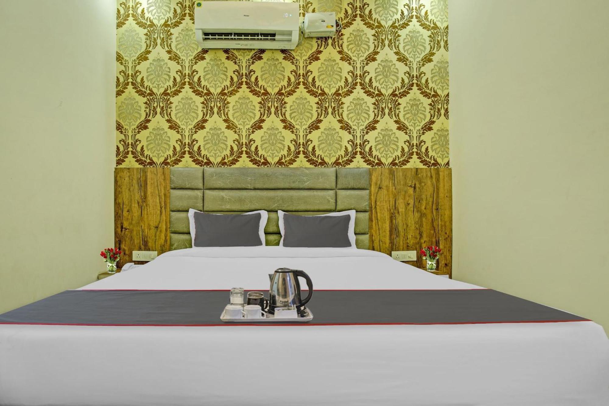 Collection O Rd Hotel Zirakpur Exterior photo